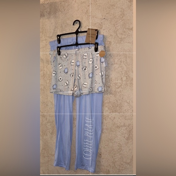 Rae Dunn 2 Piece Shorts & Jogger(Waist 34”
Length 12”Waist 34”Inseam 28”) - Picture 1 of 7